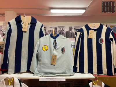Di quel periodo sono conservate nel museo tre introvabili magliette a strisce bianco e azzurre della gloriosa squadra...